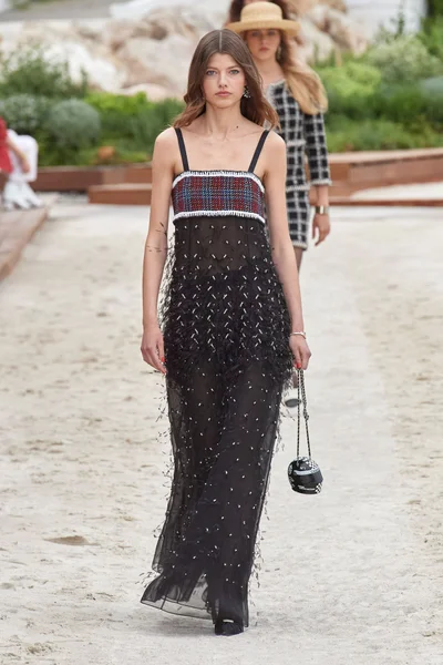 Look 30